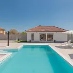 Sandra Zadarvillas Villa *