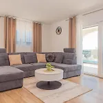 Sandra Zadarvillas Lisicici
