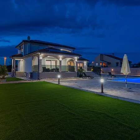 Sandra Zadarvillas Βίλα *