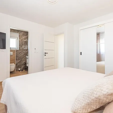 Sandra Zadarvillas Villa