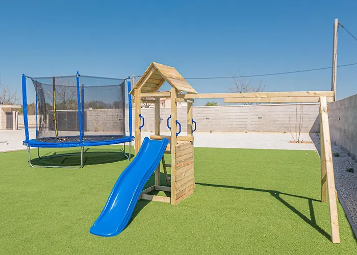 Sandra Zadarvillas *