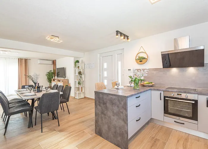 Sandra Zadarvillas Βίλα *