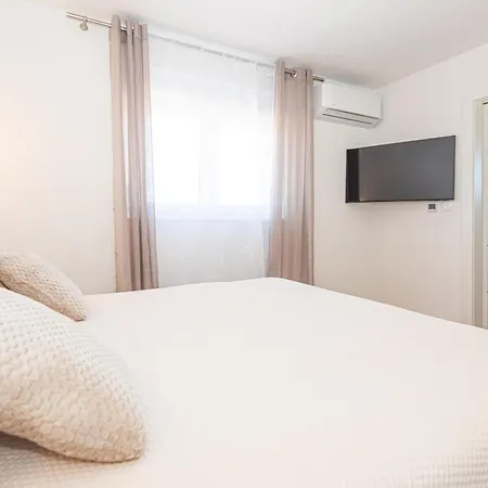 Sandra Zadarvillas Villa